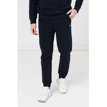 Pantaloni sport regular fit cu buzunare oblice Hadiko