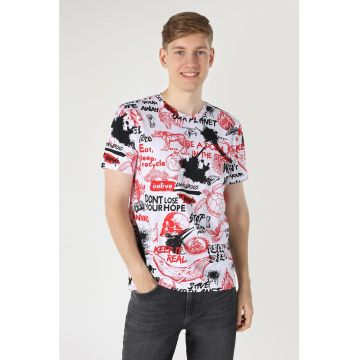 Tricou cu decolteu la baza gatului si model grafic