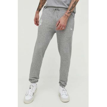 New Era pantaloni de trening culoarea gri, cu imprimeu