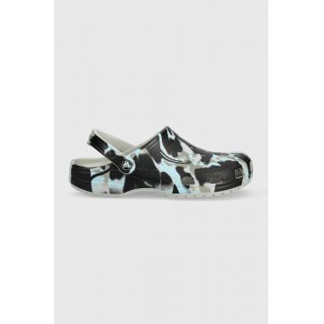 Crocs papuci Classic Spray Camo Clog bărbați, culoarea gri 208261