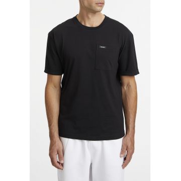 Tricou cu decolteu rotund si buzunar pe piept