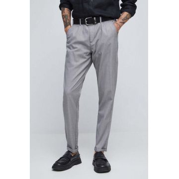 Medicine pantaloni barbati, culoarea gri, cu fason chinos