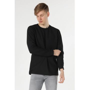 Bluza regular fit cu decolteu la baza gatului - Negru -