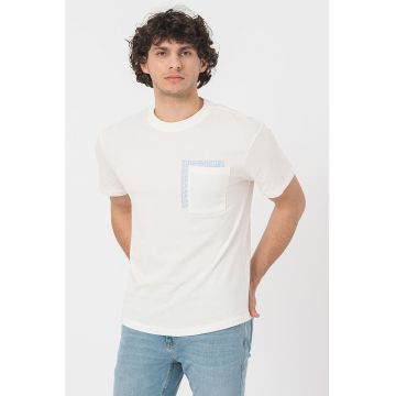 Tricou cu decolteu la baza gatului si buzunar pe piept