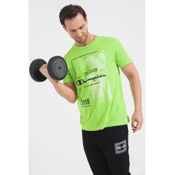 Tricou cu decolteu la baza gatului si imprimeu logo contrastant