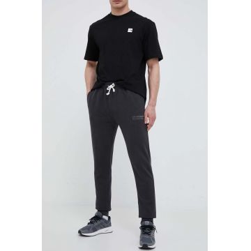 Ellesse pantaloni de trening culoarea gri, cu imprimeu SHR17563-BLACK