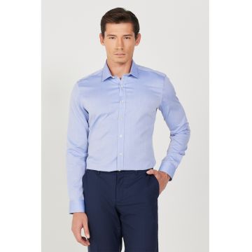Camasa slim fit cu model discret cu buline
