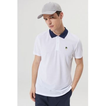 Tricou polo slim fit cu guler contrastant