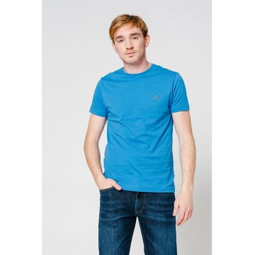 Tricou cu decolteu la baza gatului si detaliu logo
