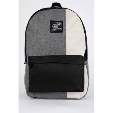 Rucsac cu aspect contrastant