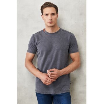 Tricou slim fit cu cusaturi contrastante