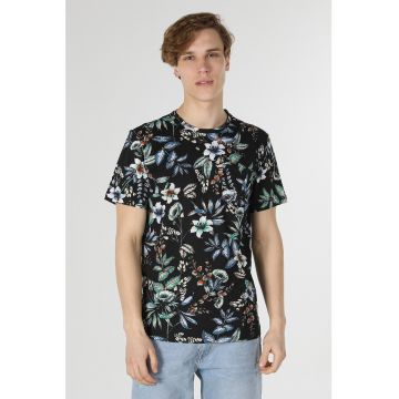 Tricou cu decolteu la baza gatului si imprimeu floral