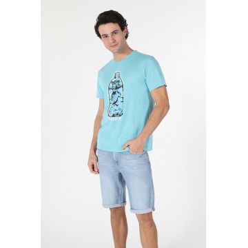 Tricou cu decolteu la baza gatului si imprimeu grafic