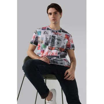 Tricou cu model si decolteu la baza gatului Tricou cu model si decolteu la baza gatului