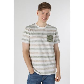 Tricou in dungi cu buzunar aplicat pe piept