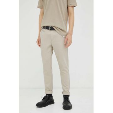 Les Deux pantaloni barbati, culoarea bej, cu fason chinos