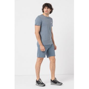 Set de tricou cu decolteu la baza gatului si pantaloni scurti Andy