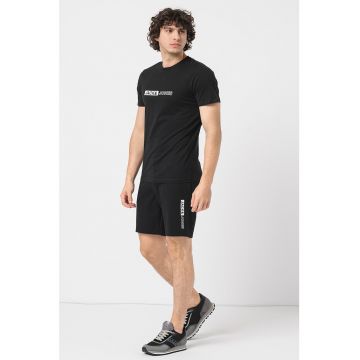 Set de tricou cu decolteu la baza gatului si pantaloni scurti cu buzunare laterale Neo