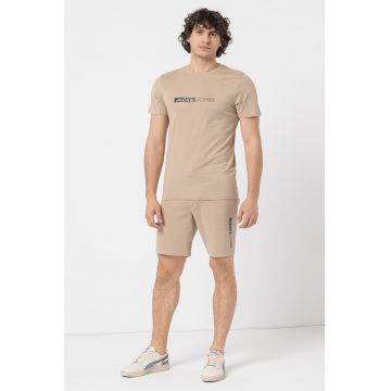 Set de tricou cu decolteu la baza gatului si pantaloni scurti cu buzunare laterale Neo