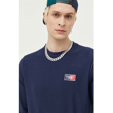 Tommy Jeans longsleeve din bumbac culoarea albastru marin, cu imprimeu