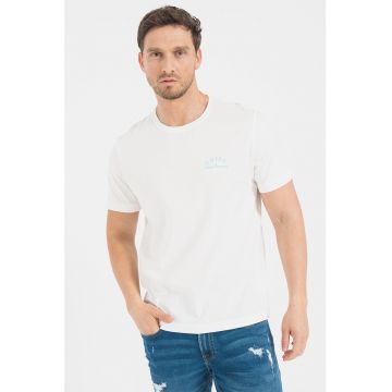 Tricou cu text mic brodat Tricou cu text mic brodat