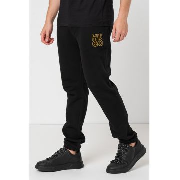 Pantaloni sport cu logo brodat Demu