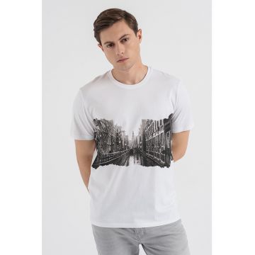 Tricou cu impimeu grafic