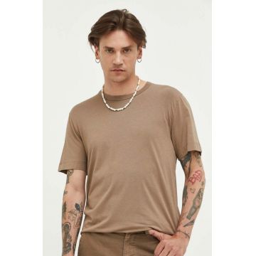 Abercrombie & Fitch tricou barbati, culoarea maro, neted