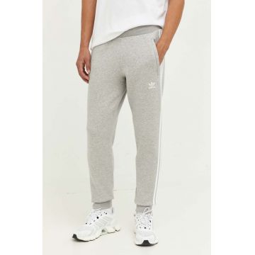 adidas Originals pantaloni de trening culoarea gri, cu imprimeu IA4795-grey