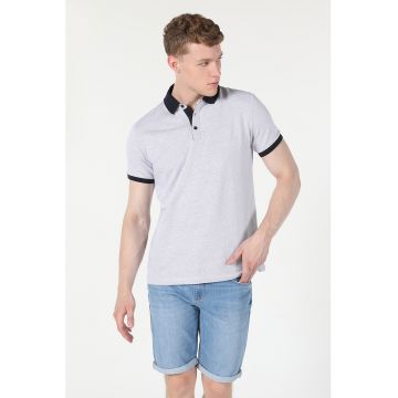 Tricou polo cu fenta cu nasturi