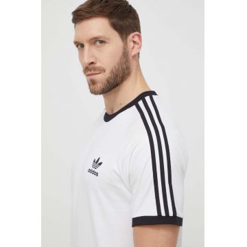 adidas Originals tricou din bumbac 3-Stripes culoarea alb, cu model IA4846