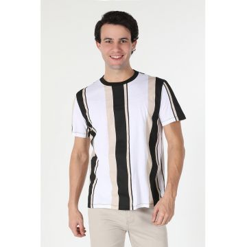 Tricou cu decolteu la baza gatului si model in dungi