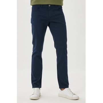 Pantaloni slim fit cu talie medie