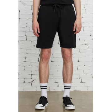 Pantaloni sport scurti cu snur de ajustare in talie