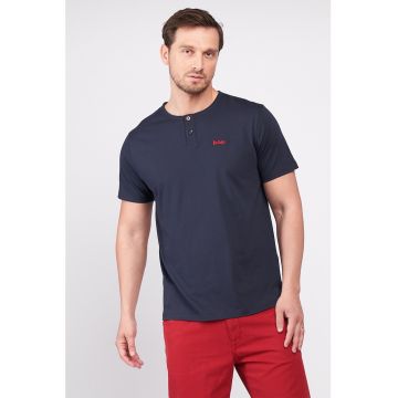 Tricou de bumbac cu fenta cu nasturi