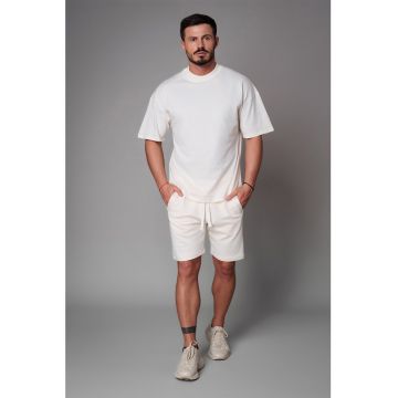 Set de tricou cu decolteu la baza gatului si pantaloni scurti