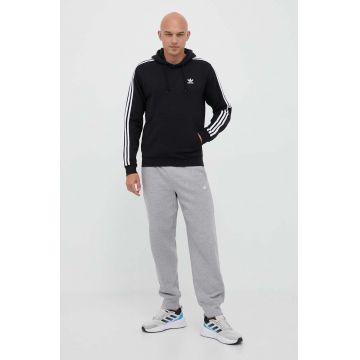 adidas Originals bluza barbati, culoarea negru, cu glugă, cu imprimeu