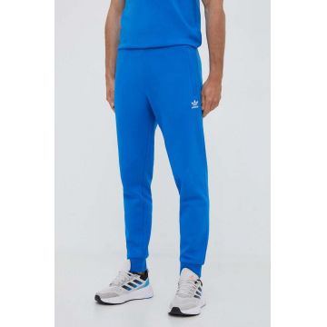 adidas Originals pantaloni de trening cu imprimeu