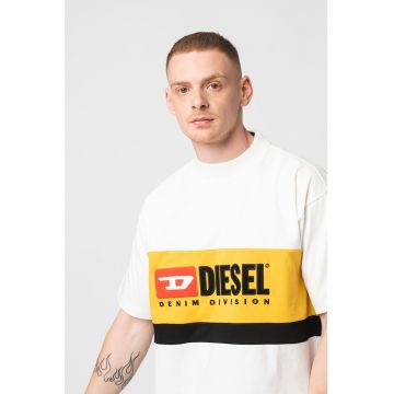 Tricou cu decolteu la baza gatului si maneci cazute Division