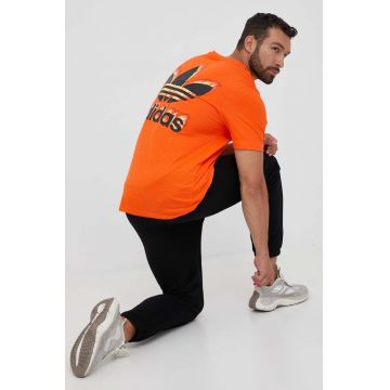 adidas Originals tricou barbati, culoarea portocaliu, cu imprimeu
