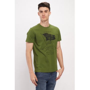 Tricou cu deccolteu la baza gatului si imprimeu contrastant