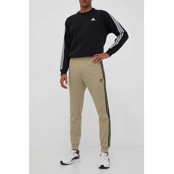 adidas Originals pantaloni de trening culoarea bej, cu imprimeu