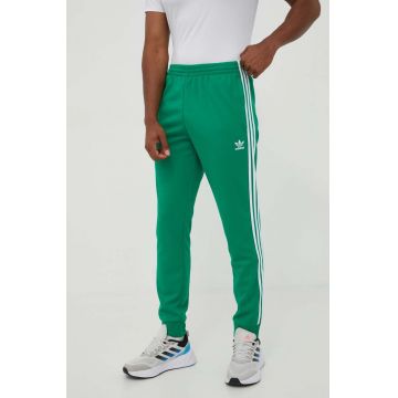 adidas Originals pantaloni de trening culoarea verde, cu imprimeu