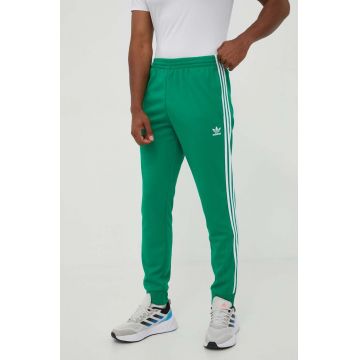 adidas Originals pantaloni de trening Adicolor Classics SST culoarea verde, cu imprimeu IK3515