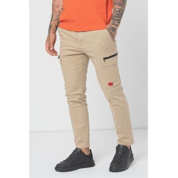 Pantaloni cargo slim fit cu logo