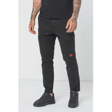 Pantaloni cargo slim fit cu logo