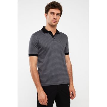 Tricou polo cu detalii contrastante