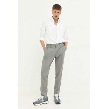 HUGO pantaloni din lana culoarea gri, mulata