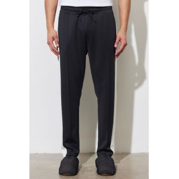 Pantaloni sport cu insertii contrastante