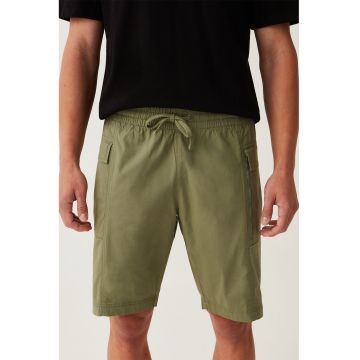 Bermude cu buzunare cu clapa